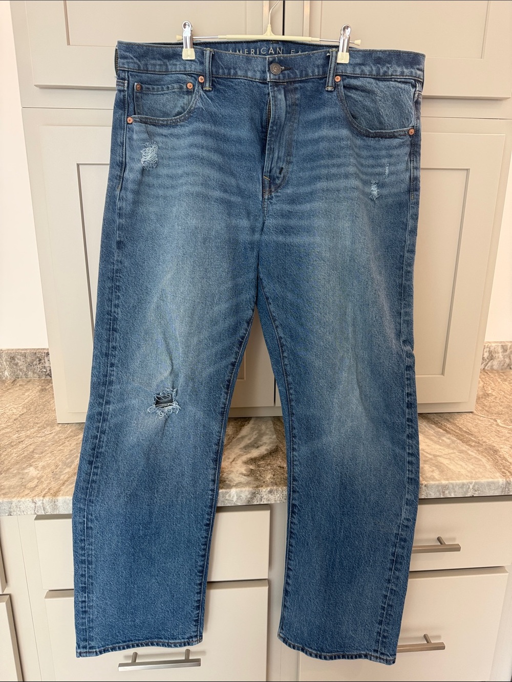 American Eagle Outfitters Men’s Medium Blue Relaxed Fit Distressed Jeans